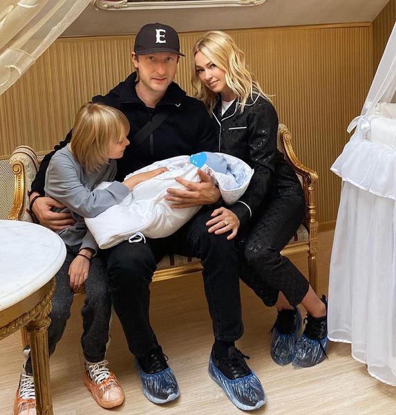 У Рудковской и Плющенко родился сын от суррогатной мамы