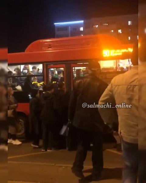 После видео с переполненным автобусом в Казани проверят общественный транспорт