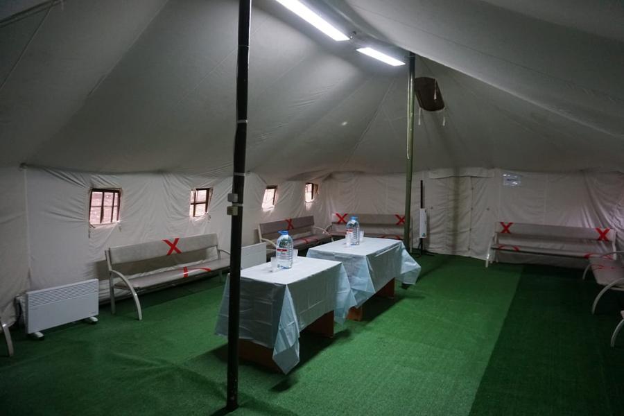 У ЦРБ Нижнекамска разбили палаточный лагерь для ковидных пациентов У ЦРБ Нижнекамска разбили палаточный лагерь для ковидных пациентов