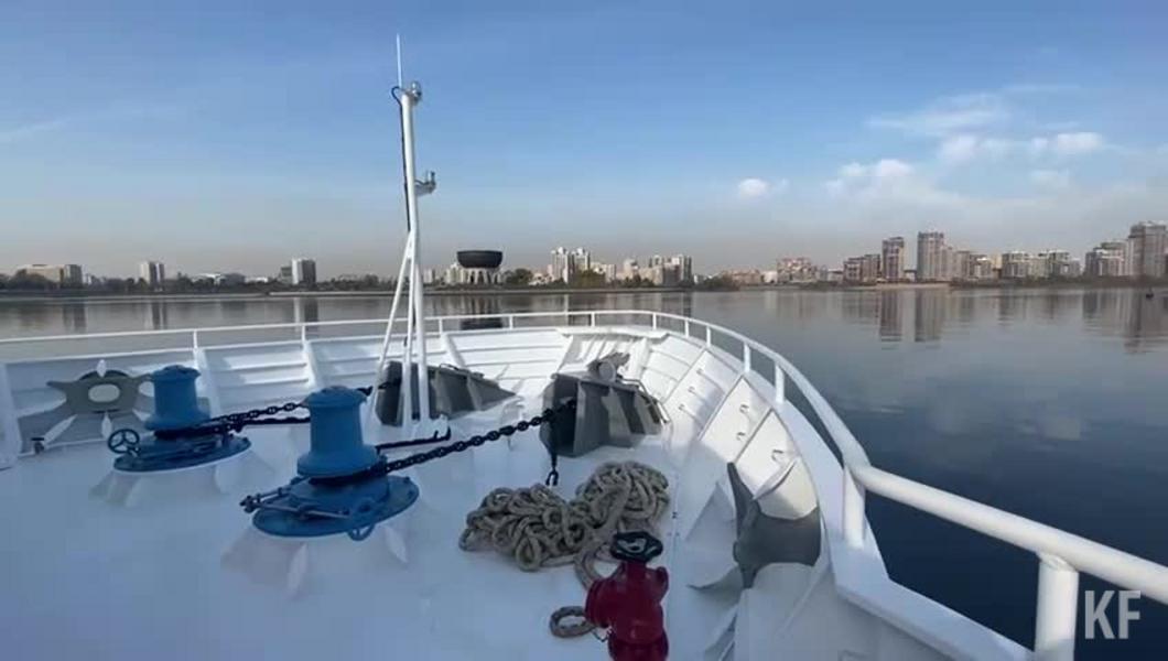 Минниханов совершил речную прогулку по Казанке на первом российском газомоторном теплоходе «Чайка-СПГ»