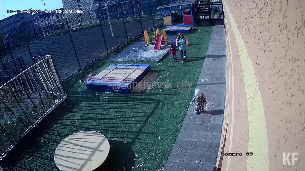 Воспитательница забыла ребенка на улице в частном детсаду Альметьевска
