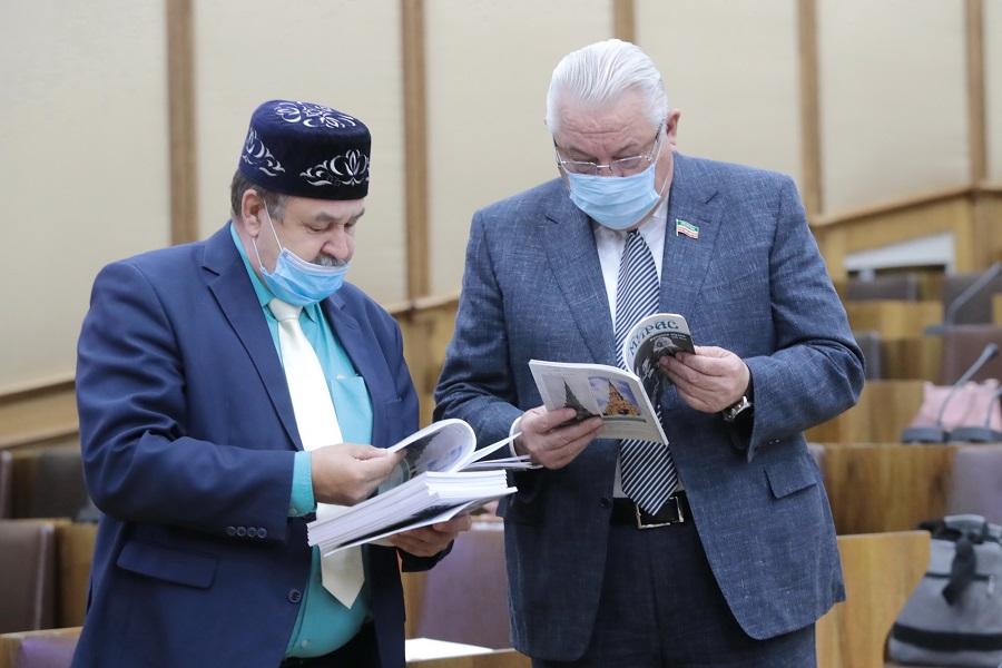 Марат Ахметов: У некоторых министерств в республике к татарскому языку отношение очень холодное