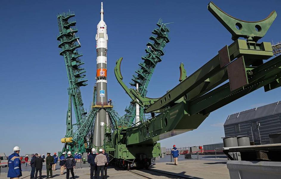 С Байконура стартовала ракета-носитель «Союз» с космонавтами на борту