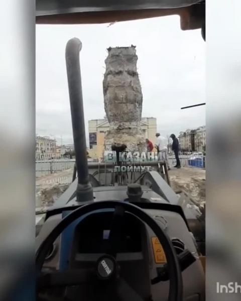 На площади Свободы в Казани демонтировали постамент памятника Ленину