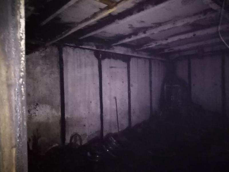 В Нижнекамске сгорели два гаража на 100 тысяч рублей