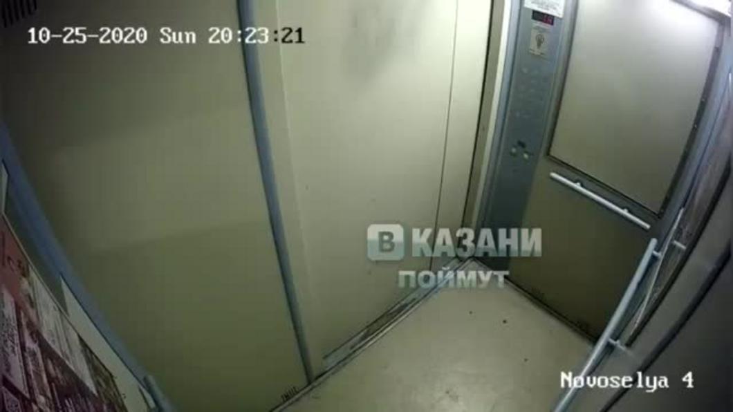 Заставить Баумана подметать: вандалы разукрасили лифт в доме на Новоселья в Казани