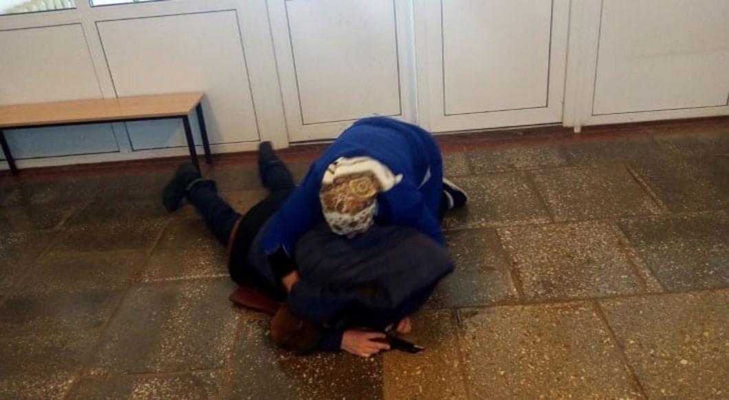 Бабушка из Чувашии задержала стрелка во время учебной тренировки по захвату школы