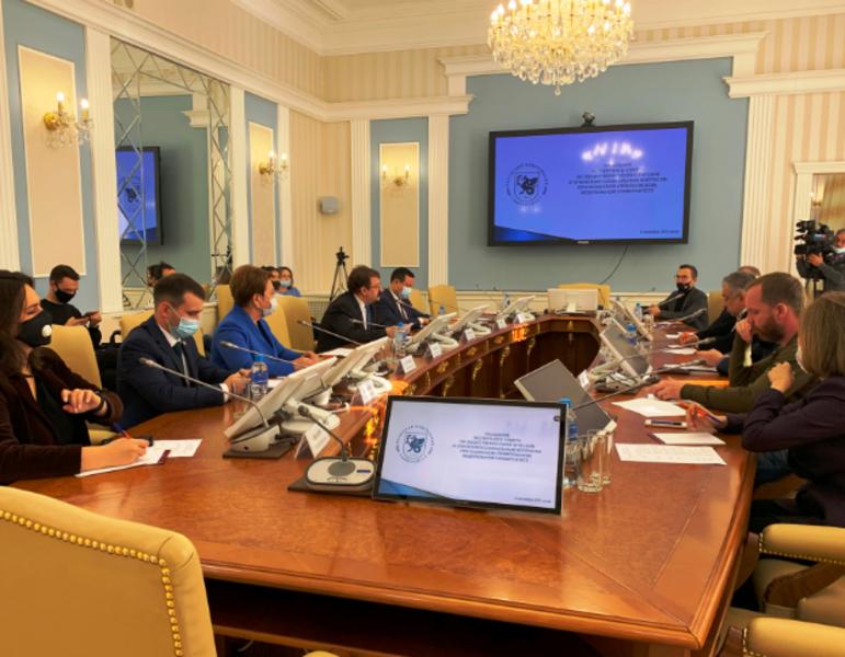 В КФУ обсудили послание президента Татарстана и безопасность в образовательных учреждениях В КФУ обсудили послание президента Татарстана и безопасность в образовательных учреждениях