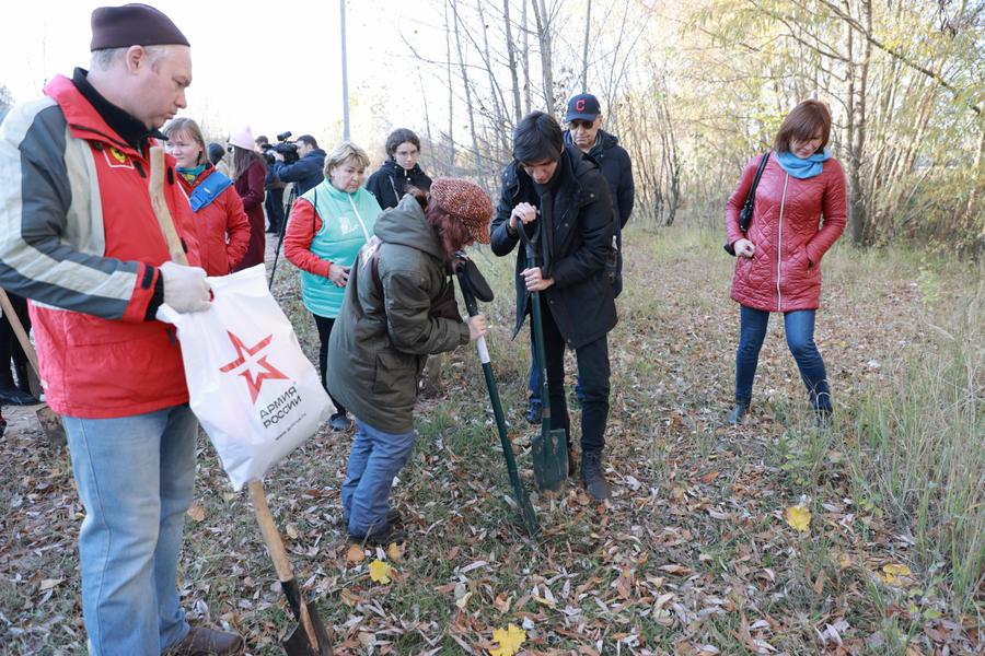 Посвящение первокурсников КФУ прошло на посадке саженцев в Русско-Немецкой Швейцарии