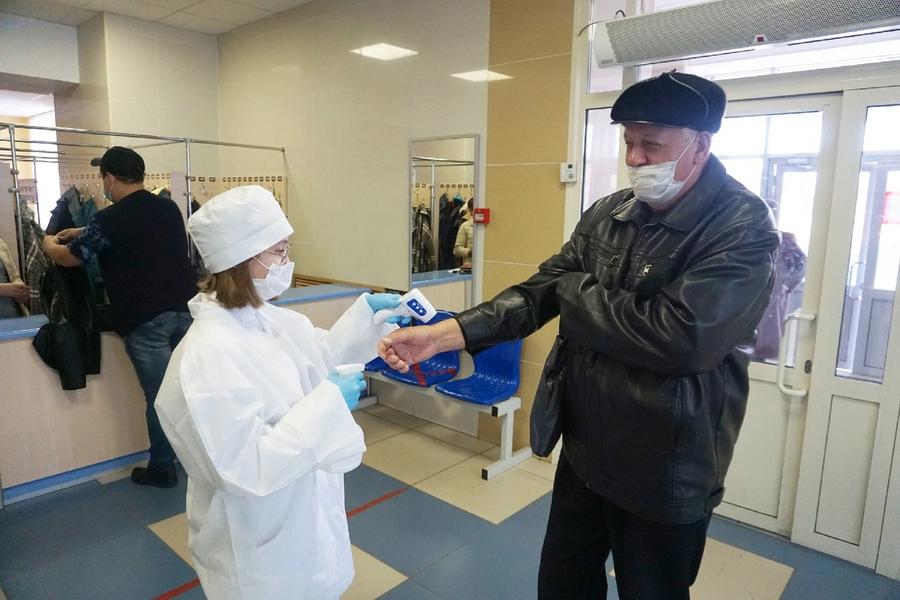 На помощь врачам нижнекамских поликлиник пришли волонтеры-студенты На помощь врачам нижнекамских поликлиник пришли волонтеры-студенты