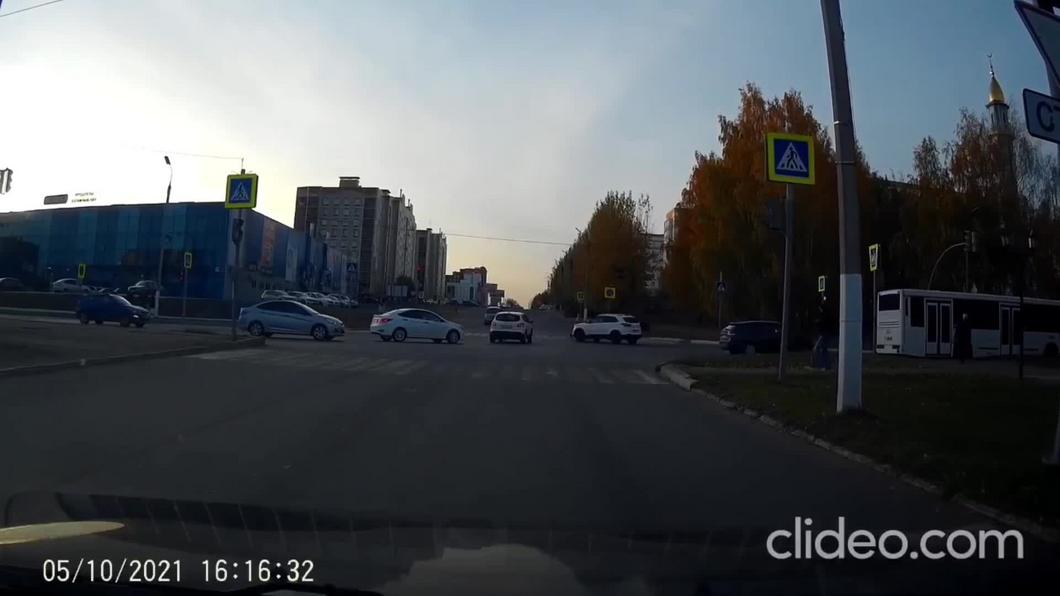 В Нижнекамске у «Эссена» под колеса «ВАЗа» попал выбежавший на дорогу ребенок В Нижнекамске у «Эссена» под колеса «ВАЗа» попал выбежавший на дорогу ребенок