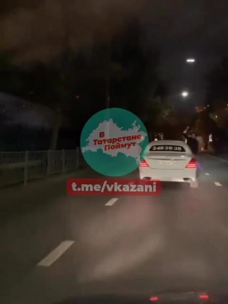 Водитель лимузина из Казани получил штраф в 10 тысяч рублей за слитое в сеть видео и веселых пассажирок