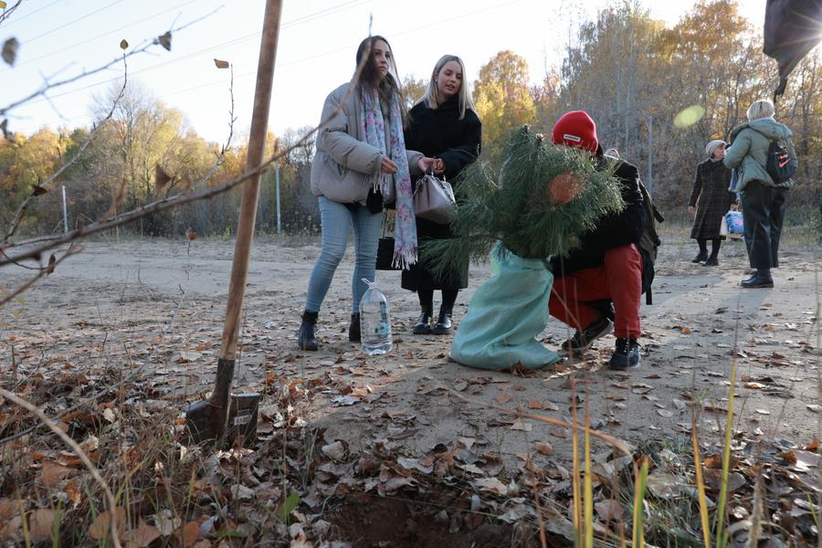 Посвящение первокурсников КФУ прошло на посадке саженцев в Русско-Немецкой Швейцарии