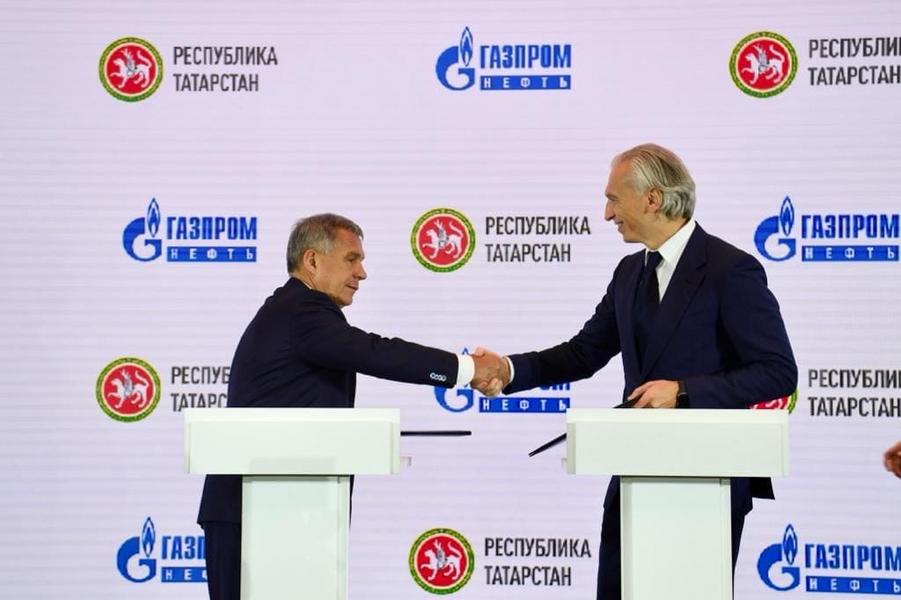 Минниханов посетил Центр цифровой трансформации ПАО «Газпром нефть» «Цифергауз»