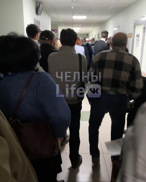В поликлиниках Челнов образовались столпотворения после введения антиковидных ограничений