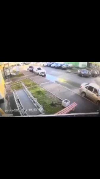 Жителей Нижнекамска напугал разгуливающий с оружием мужчина