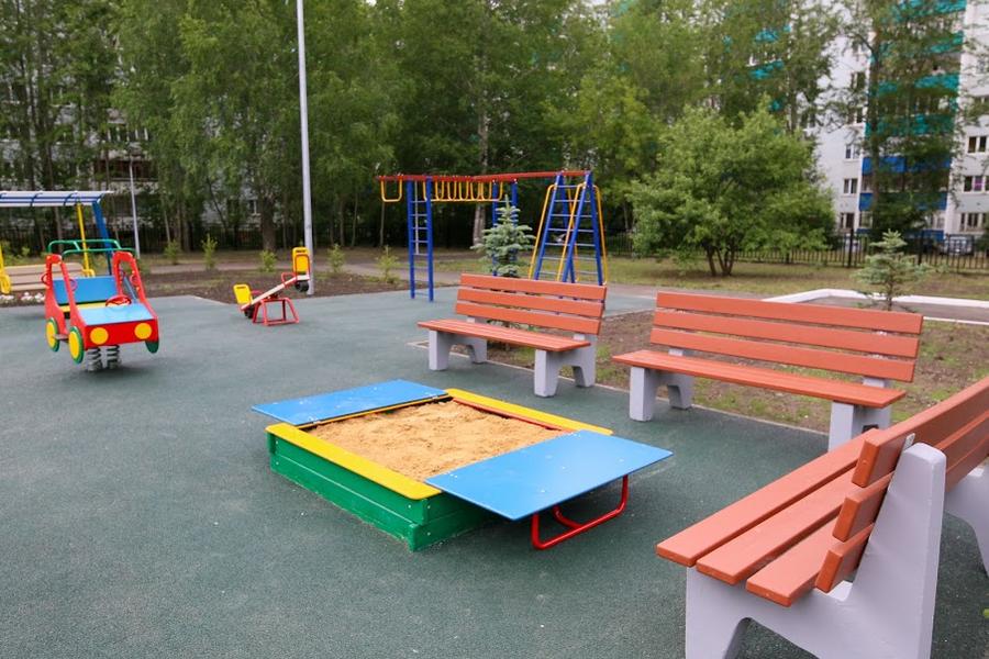 Борьба с общественным пространством: альметьевская школа пытается изгнать со своей территории чужаков