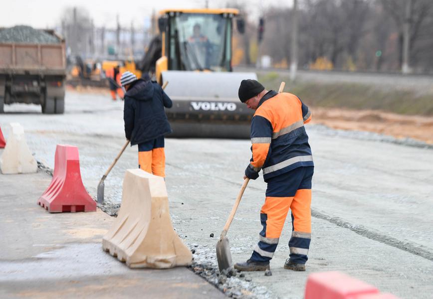 Строительства первого участка дороги-дублера Горьковского шоссе на стадии завершения Строительства первого участка дороги-дублера Горьковского шоссе на стадии завершения