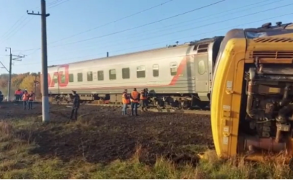 Под Пензой столкнулись поезд и грузовой автомобиль