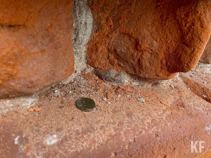 Казанская падающая башня: как туристы разрушают одну из главных достопримечательностей города Казанская падающая башня: как туристы разрушают одну из главных достопримечательностей города