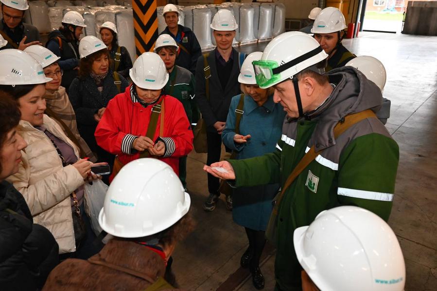 На КОСе поздравили казанских учителей с профессиональным праздником