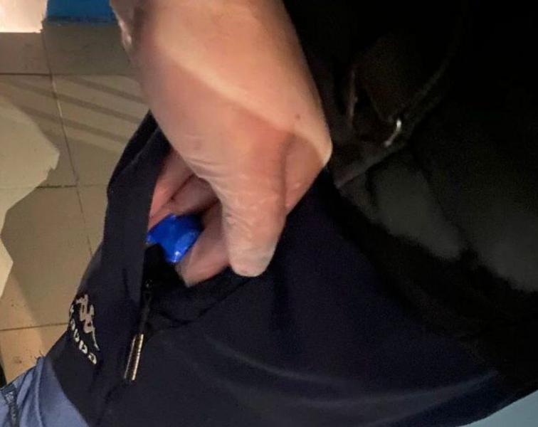 В подъезде многоэтажки полицейские задержали ранее судимого нижнекамца с синтетическим наркотиком