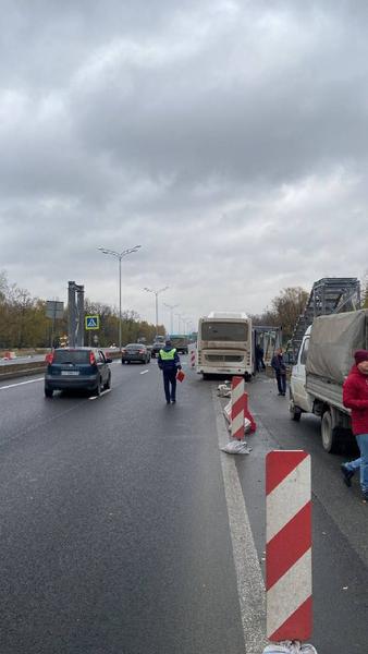 В Зеленодольском районе автобус с пассажирами врезался в строящийся надземный переход