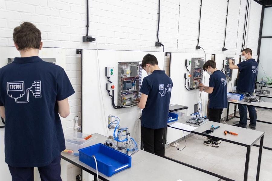 «Обороноспособность нашей страны во многом зависит от обеспечения технологического суверенитета»: Минниханов определил вектор развития экономики Татарстана