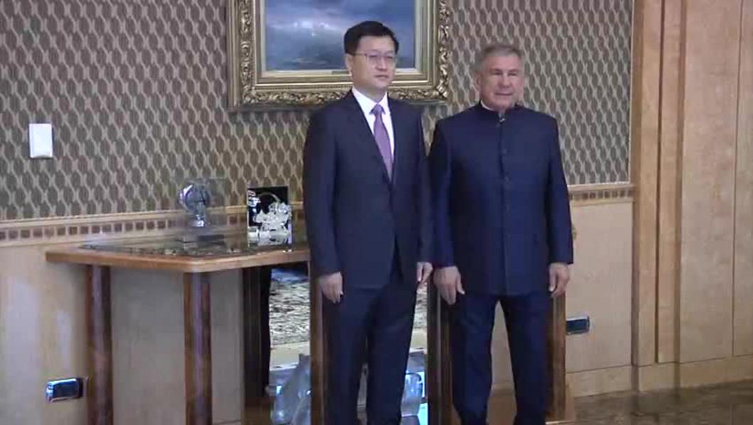 Минниханов встретился с новым генконсулом Китая в Казани Сян Бо