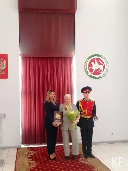 «Наши педагоги - наша гордость!»: в Челнах наградили работников образования