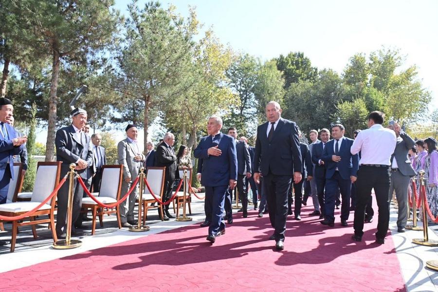 Минниханов открыл первый зарубежный филиал в Узбекистане