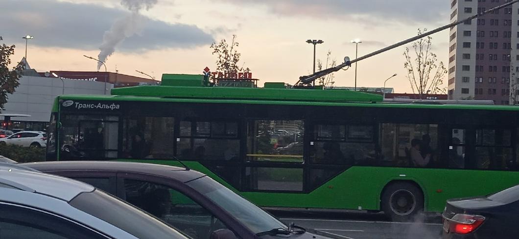 В Казани загорелся надземный переход на Фатыха Амирхана