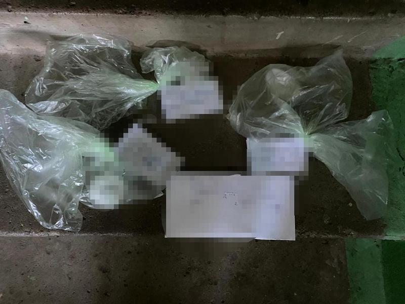 В Нижнекамске мужчина при виде полицейских пытался избавиться от наркотиков