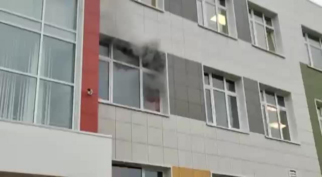 В казанской гимназии №183 начался пожар