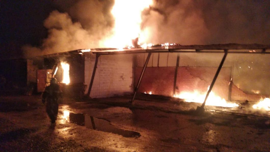 На складе матрасов в промзоне Челнов произошел серьезный пожар