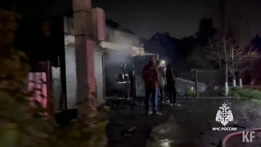 В «Усадьбе» под Челнами огонь объял 290 «квадратов» частного подворья