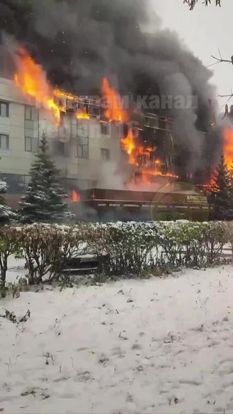 Люди выбегали босиком по снегу: в Челнах горит отель бизнес-класса