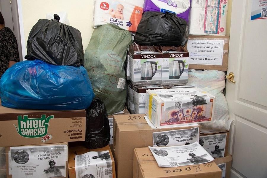 Жительница Нижнекамска вяжет сотни носков для детей и взрослых из Рубежного и Донецка