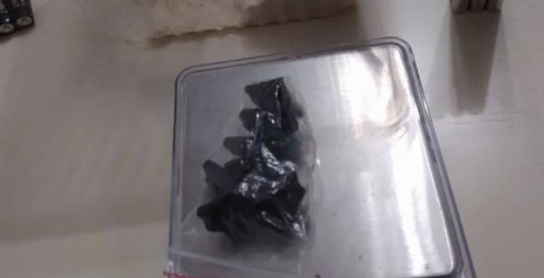Полицейские Казани поймали наркоторговца с женской сумкой, набитой наркотиками
