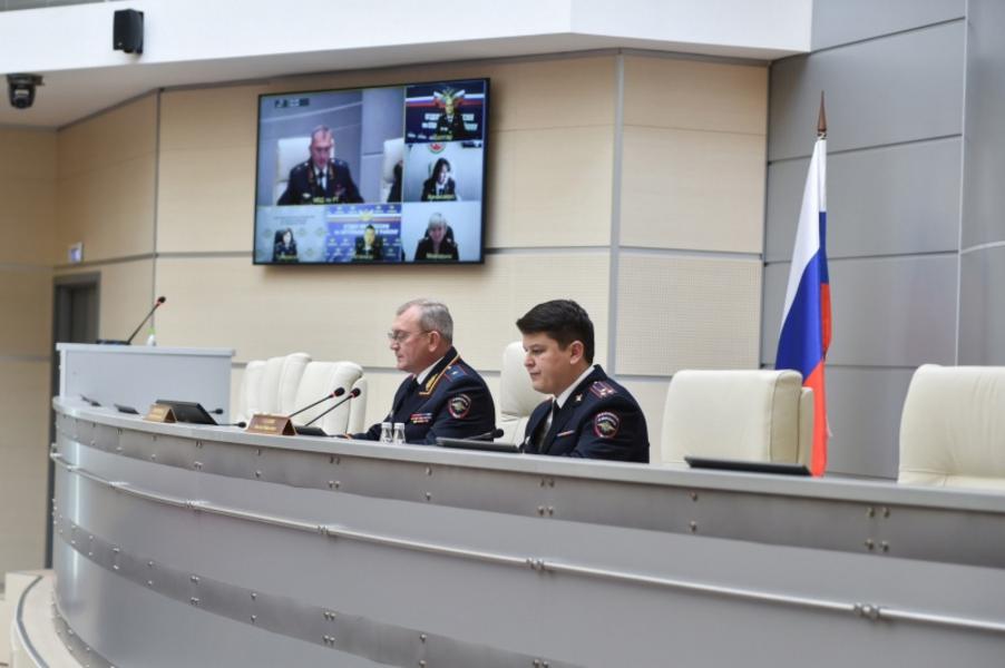 Замглавы МВД по РТ поздравил сотрудников со 105-летием кадровой службы Замглавы МВД по РТ поздравил сотрудников со 105-летием кадровой службы