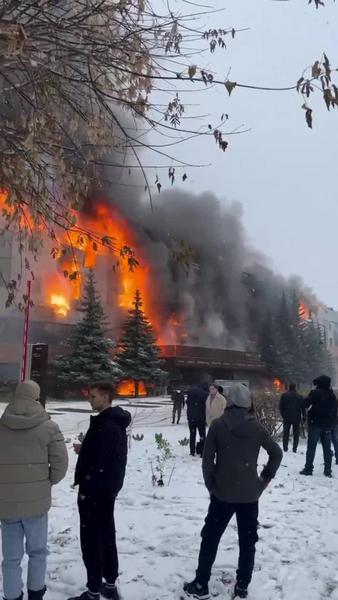 Из выгоревшего отеля KamaRooms Челнов спасся известный российский стилист - видео