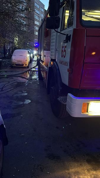 Пожарные Альметьевска вывели из задымленного подъезда двоих детей