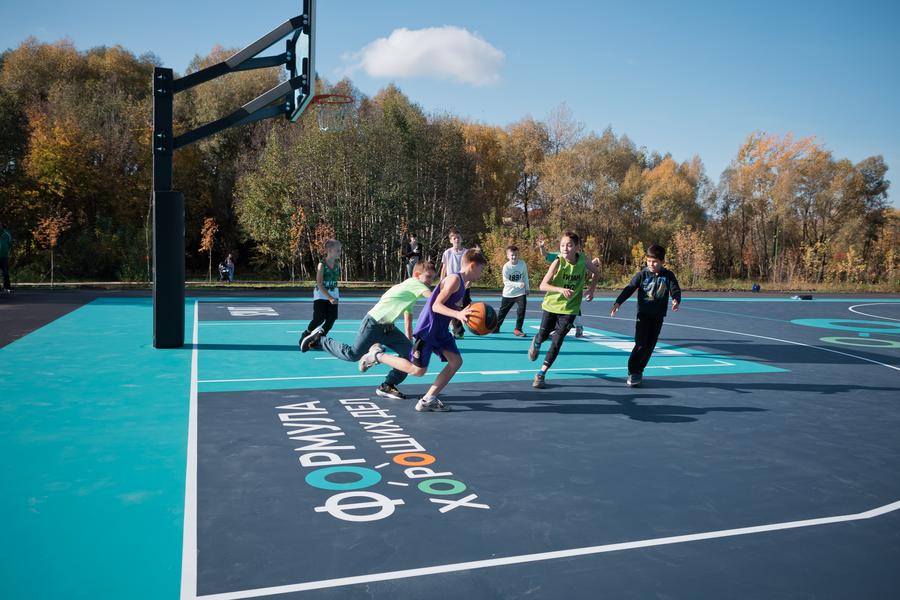 В Казани при поддержке СИБУРа и ГК «Дело» открылся Центр уличного баскетбола и гандбола