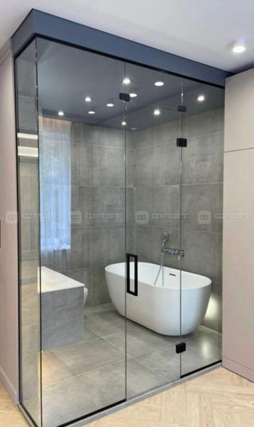 В Казани сдают квартиру с прозрачным туалетом за 280 тысяч в месяц