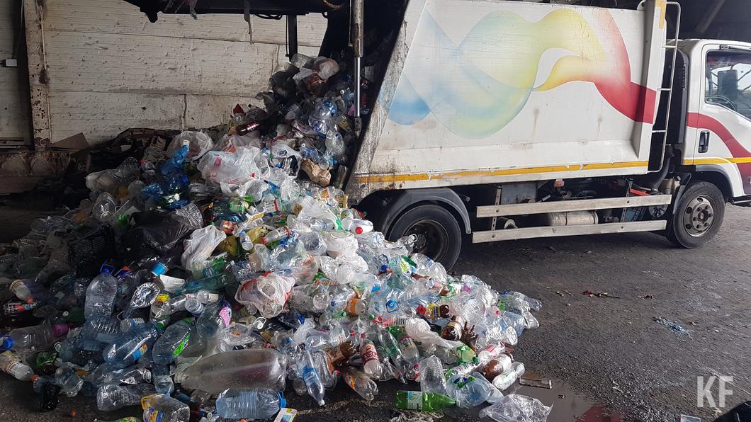 «Ни в коем случае не допускается смешение отходов»: как в Казани перерабатывают мусор