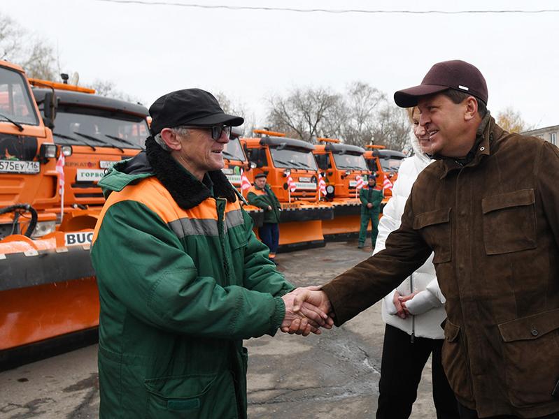 Ильсур Метшин осмотрел на базе МУП треста «Горводзеленхоз» новую снегоуборочную технику