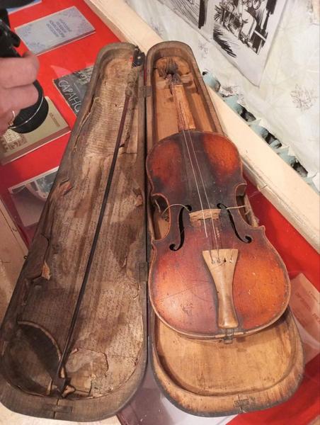 Скрипку с лейблом Антонио Страдивари нашла этнографическая экспедиция «Татнефти» Скрипку с лейблом Антонио Страдивари нашла этнографическая экспедиция «Татнефти»