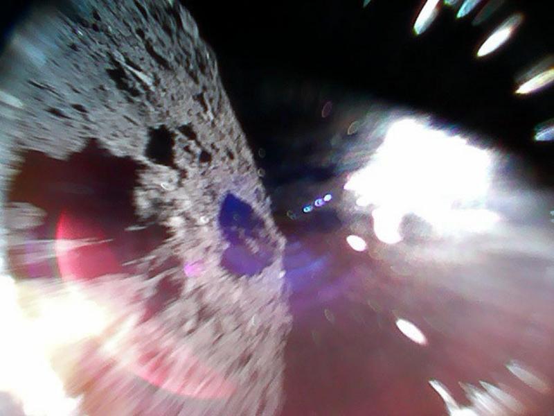 Опубликованы первые фото с поверхности астероида