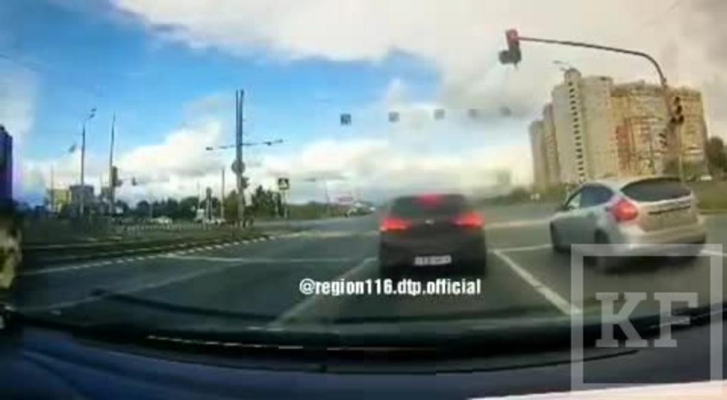 В Казани водители не поделили дорогу