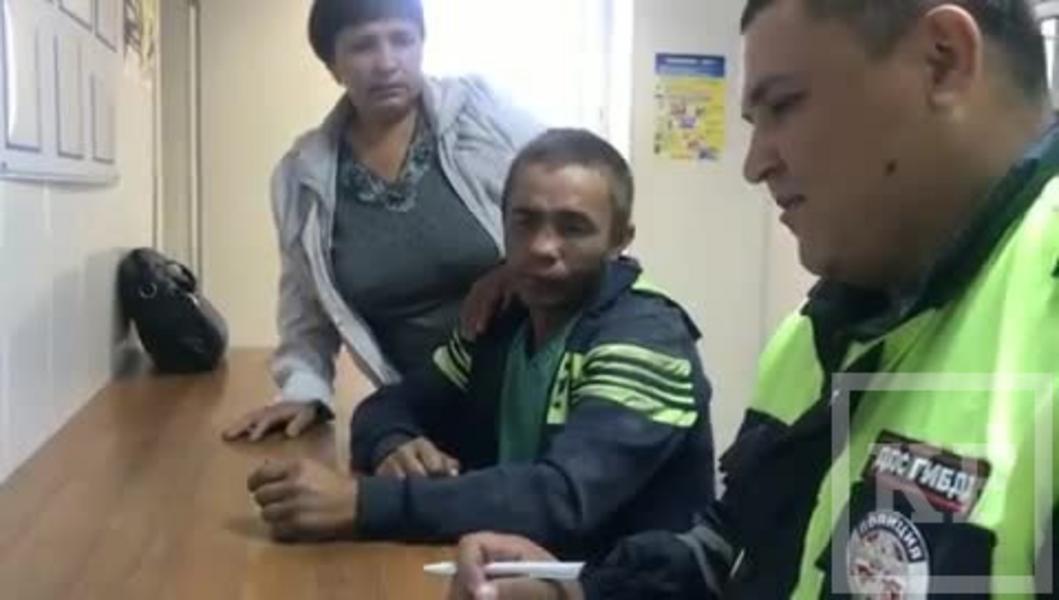 Видео: в Татарстане жена дала «леща» мужу за отказ проходить алкотест